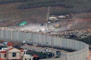 L&uuml;bnan sınırında İsrail hareketliliği devam ediyor