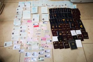 Suriyelilere sahte pasaport ve kimlik d&uuml;zenleyen matbaaya baskın