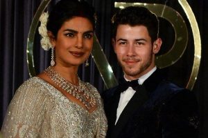 Priyanka Chopra'nın 22 metre duvaklı gelinliği olay oldu