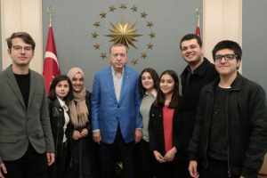 Erdoğan ile g&ouml;r&uuml;şen &ouml;ğrenciler o anları anlattı
