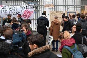 Fransa'da lise öğrencilerinin eylemleri olaylı sürüyor: 32 gözaltı