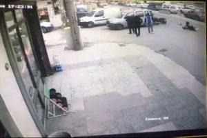 İki polisin yaralandığı kaza kamerada