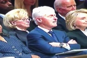 Clinton ve Biden'ın uyuması olay oldu