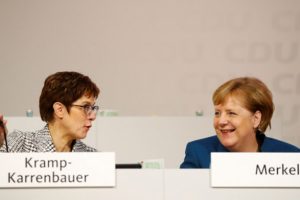Almanya'da iktidarın büyük ortağı CDU, Merkel'in yerine yeni liderini seçiyor