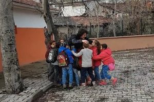 Bursa'da öğrenciler, öğretmenlerinin peşini bırakmadı