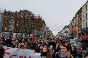 Sarı Yelekliler Macron'un istifasını istiyor
