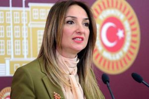 Aylin Nazlıaka CHP'ye geri dönüyor