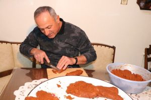 Pastırma fiyatı y&uuml;ksek olunca hindi pastırması &uuml;retti