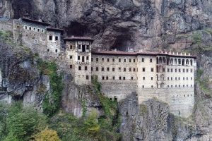 S&uuml;mela Manastırı'ndaki &ccedil;alışmalara hava muhalefeti engeli