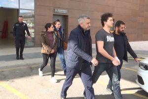 Doktor cinayetinde ş&uuml;pheli tıp &ouml;ğrencisi ve doktor sevgilisi tutuklandı