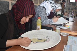 Cizre'nin tarihi mekanlarını &ccedil;iniye işliyorlar