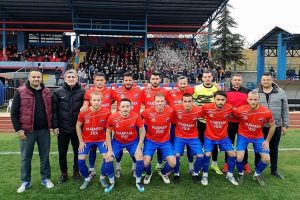 Mustafakemalpaşa Spor liderlik koltuğunda