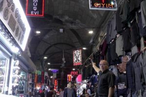 500 yıllık tarihi Kayseri Kapalı&ccedil;arşısı'nın zemininin sağlam olmadığı iddiası