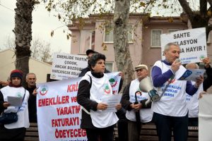Bursa'da emekliler sıkıntılarını dile getirdiler