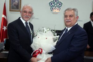 Yeni rekt&ouml;r g&ouml;revine g&ouml;zyaşlarıyla başladı