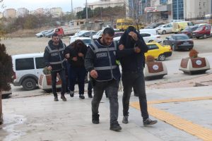 90 bin TL'lik kapı dolandırıcılığında 2 tutuklama