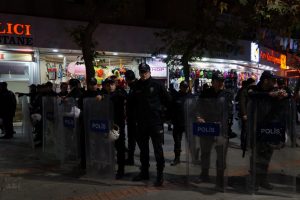 HDP İl Başkanlığına operasyon: 27 g&ouml;zaltı