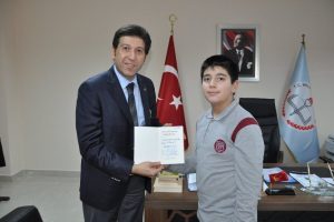 Uzay merakı 11 yaşında 2 kitap yazdırdı