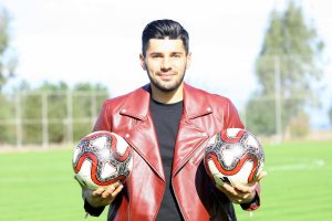 Bahadır Han G&uuml;ng&ouml;rd&uuml;: "G&uuml;nlerim Trabzonspor'u hayal ederek ge&ccedil;iyor"
