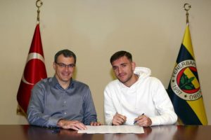 Fenerbah&ccedil;e'de 17 yaşındaki Cenk Alptekin'le s&ouml;zleşme imzaladı