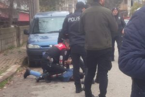 Bursa'da polisten kaçan ehliyetsiz sürücü kovalamaca sonucu yakalandı