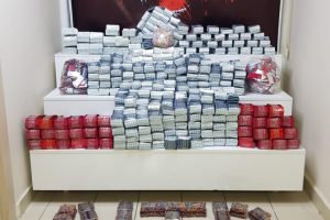 Durdurulan TIR'da 251 bin 530 adet sentetik ila&ccedil; ele ge&ccedil;irildi