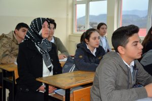 Aynı sınıfta evlatla anne-babayı buluşturan proje
