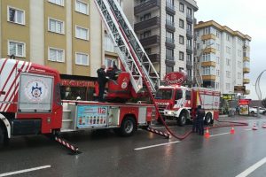 Restoran bacasında &ccedil;ıkan yangın paniğe neden oldu