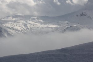 Hakkari'de 2 k&ouml;y ile 6 mezra yolu ulaşıma kapandı
