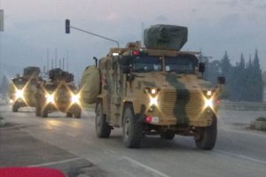 Hatay sınırına 30 askeri ara&ccedil; sevk edildi