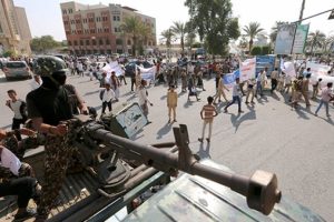 Yemen'in g&uuml;neyinde yoğunlaşan &ccedil;atışmalar halkı g&ouml;&ccedil;e zorluyor