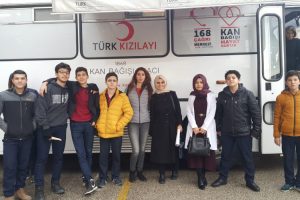 Bursa'da öğrencilerden kan bağışı