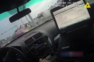 Oto hırsızı ka&ccedil;tı, polis kovaladı!