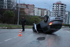 Otomobil takla attı: 2 yaralı