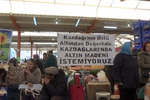 Pazarda, 'Kazdağları'nda altın madeni istemiyoruz' standı a&ccedil;tılar