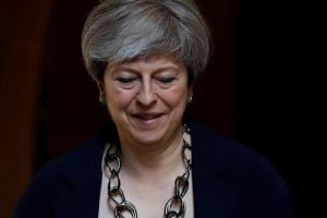 Theresa May i&ccedil;in "kader" oylaması