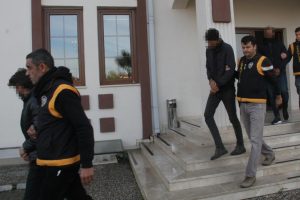 Kırık tampon 3 gasp ş&uuml;phelisini yakalattı
