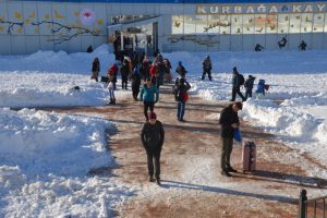 Bursa Uludağ'da fırtınadan sonra açan güneş tatilcileri sevindirdi