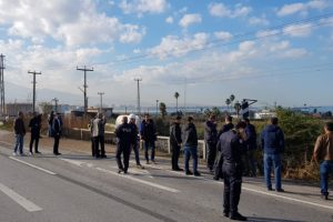 İş makinesi doğal gaz borusunu patlattı; karayolu trafiğe kapatıldı