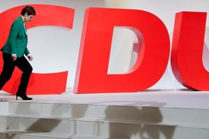 Almanya'da merkez siyaset iyice sağa y&ouml;neldi
