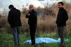 Koyunlarını otlatmaya gittiği arazide kalp krizinden &ouml;ld&uuml;