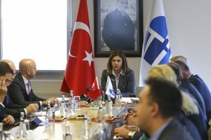 Patronlar asgari &uuml;creti g&ouml;r&uuml;ş&uuml;yor: İşsizleri d&uuml;ş&uuml;nmek i&ccedil;in bir aradayız