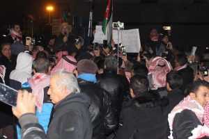 &Uuml;rd&uuml;n'deki h&uuml;kumet karşıtı g&ouml;steride 5 polis yaralandı
