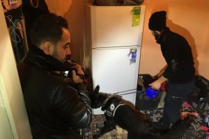 "Ayı" lakaplı torbacı ve oğulları kıskıvrak yakalandı