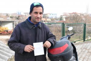 Motosiklet s&uuml;r&uuml;c&uuml;s&uuml;ne 'emniyet kemeri' cezası