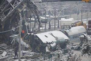 YHT kazasında enkaz kaldırma &ccedil;alışmaları s&uuml;r&uuml;yor