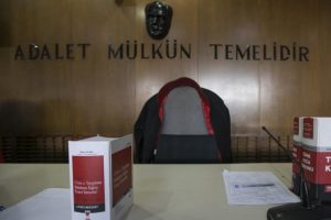 'T&uuml;m ifadeler torna makinesinden &ccedil;ıkmış gibi'
