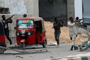Eş-Şebab ile polis arasında &ccedil;atışma: 11 &ouml;l&uuml;