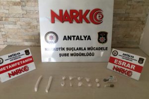 Uyuşturucuyu ayakkabı tabanına saklamış