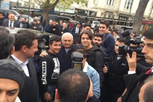 TBMM Başkanı Yıldırım kafede vatandaşlarla sohbet etti